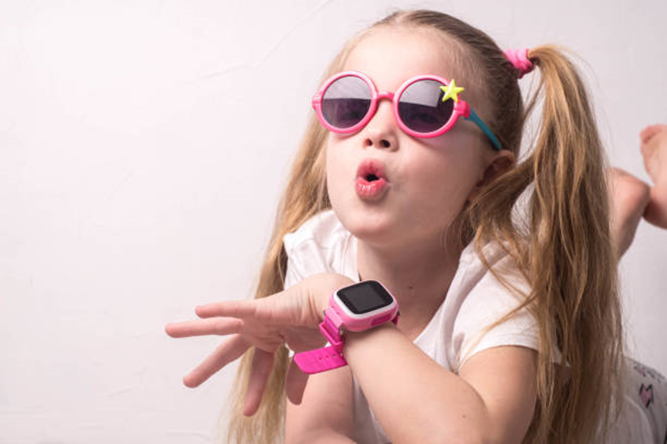 THE 6 BEST SMARTWATCHES FOR KIDS IN 2023